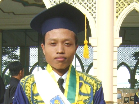 Nursalim Raih Pin Emas Wisuda UII